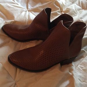 American Eagle size 7.5 ankle boot. Brand new.